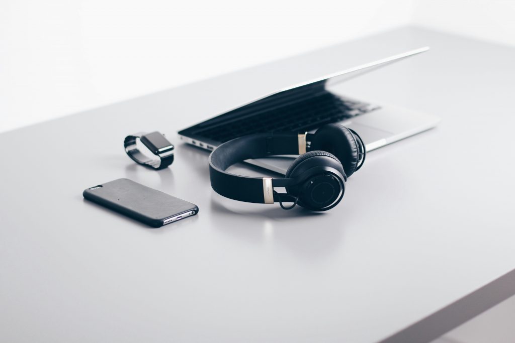 Genius Hooks for Your Dropshipping and POD Store in 2025 - Josei Life - tech products