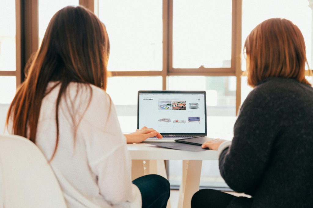 Dropshipping as a Side Hustle in 2025: What Still Works and What’s Dead - Josei Life - two females looking at laptop