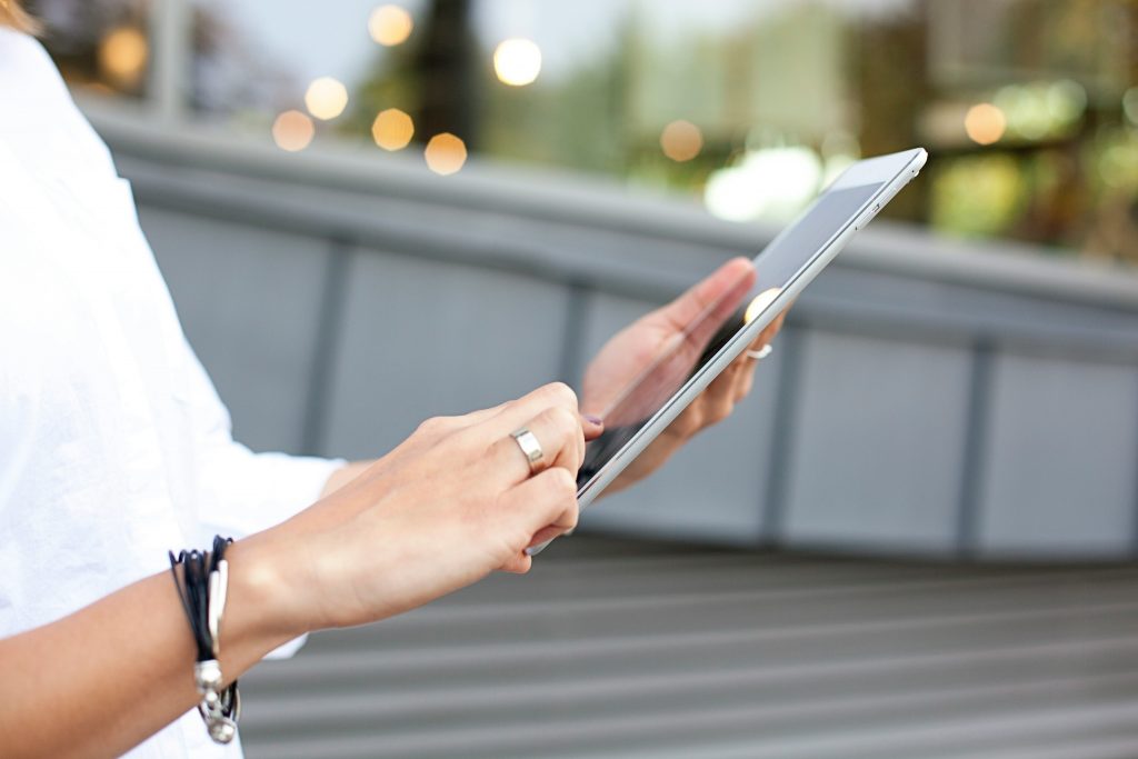 Dropshipping as a Side Hustle in 2025: What Still Works and What’s Dead - Josei Life - female holding an ipad